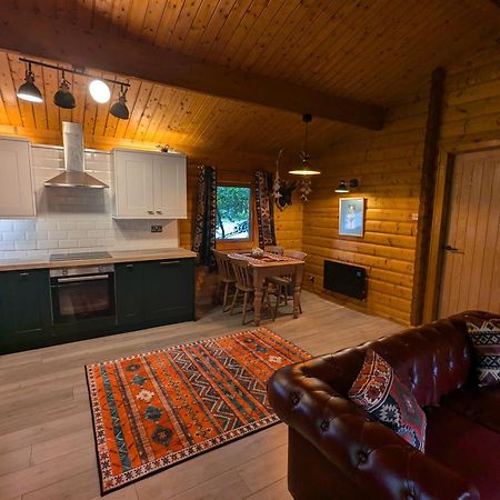 Pineshadow Lodge-Dog Friendly Kenwick Park Louth لاوث المظهر الخارجي الصورة